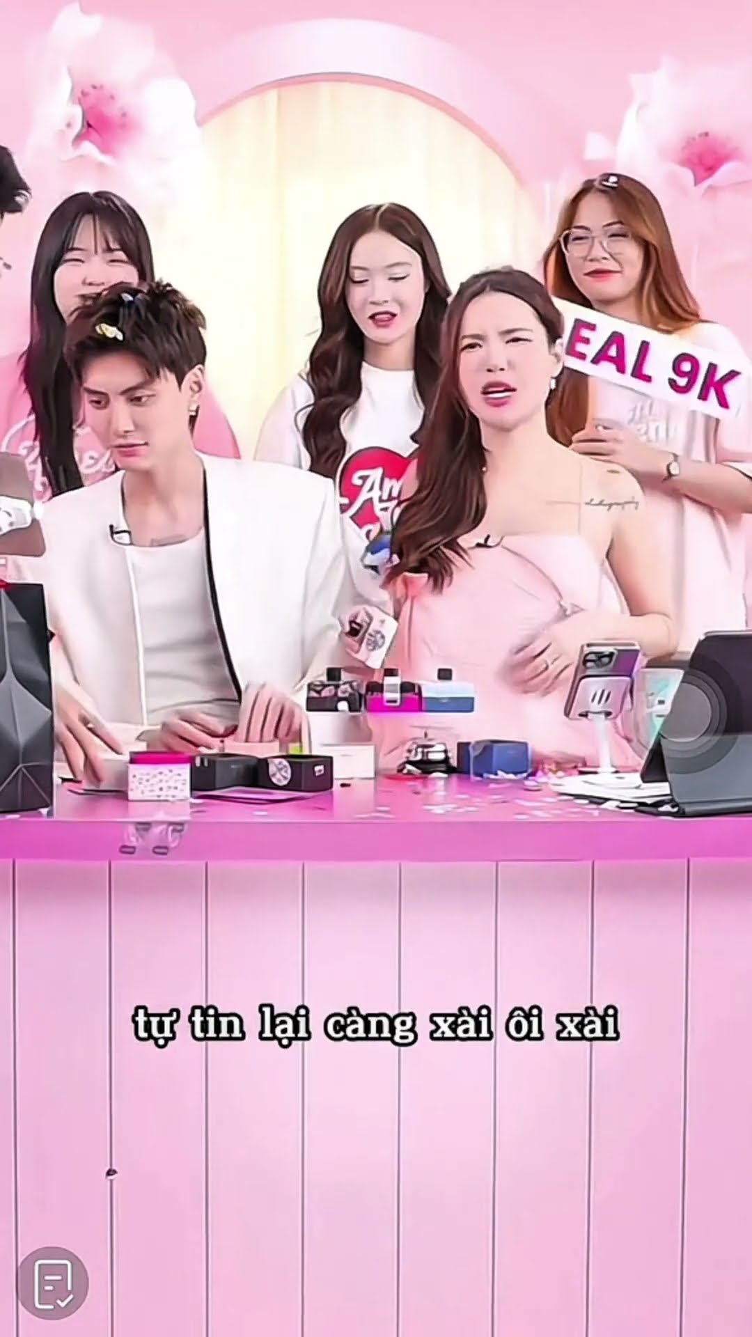 Video Lucie x Tuấn Dương chia sẻ về Foellie